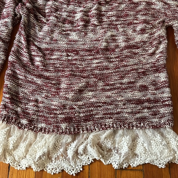 Red and white with lace sweater - Picture 4 of 6